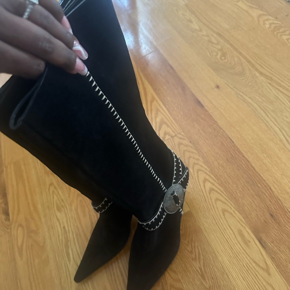 Suede pointy boots - Picture 3 of 3